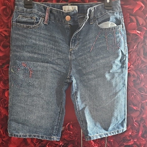 Old Navy Girls Embroidered Hearts & Stars Denim Bermuda Style Shorts Size 16 - Picture 1 of 7